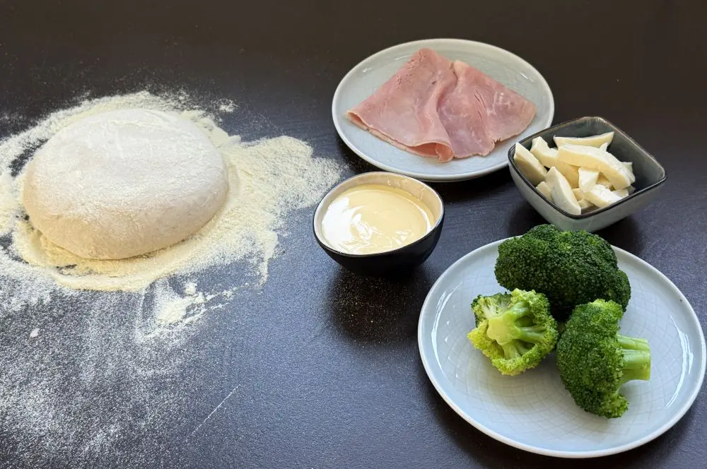 Alle Zutaten für Pizza Hollandaise auf einen Blick