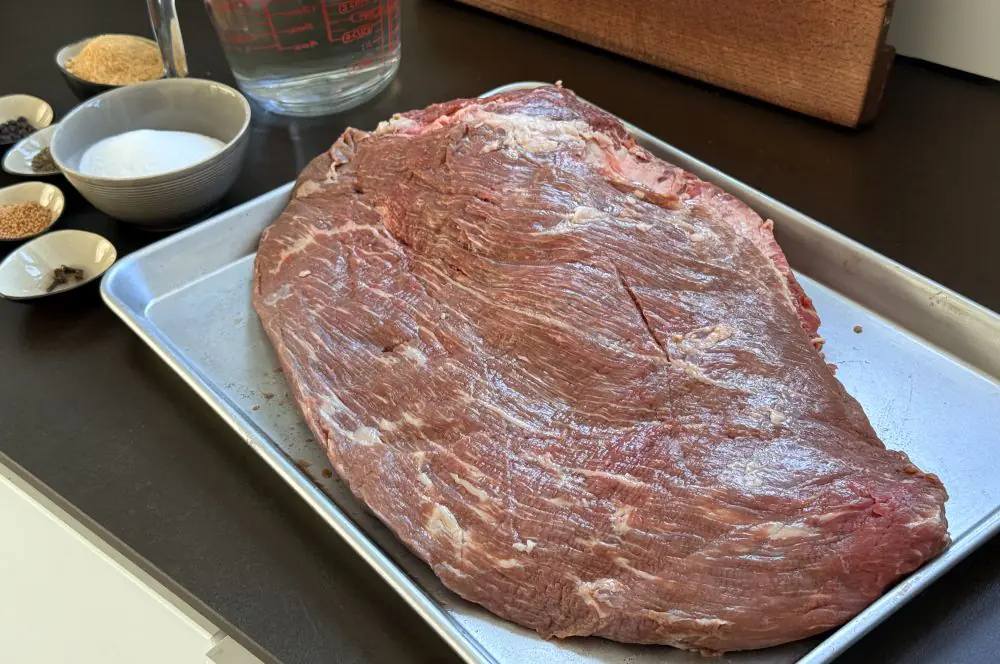 Salt Beef - 10 Tipps für gepökelte Rinderbrust 1 Das Salt Beef wird mit Wagyu-Brisket zubereitet