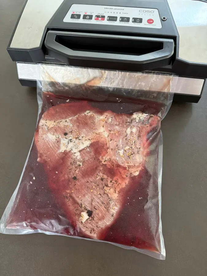 Salt Beef - 10 Tipps für gepökelte Rinderbrust 6 Das Brisket wird vakuumiert
