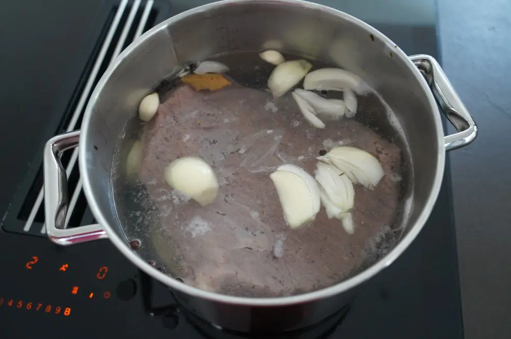 Salt Beef - 10 Tipps für gepökelte Rinderbrust 7 Das Salt Beef wird gekocht