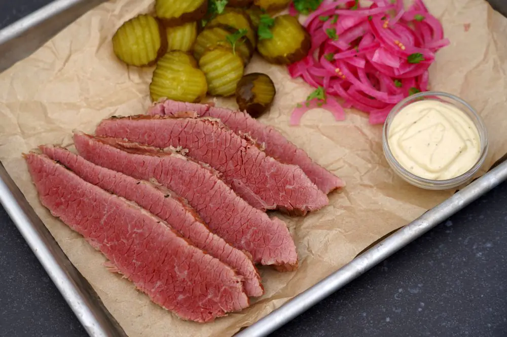 Salt Beef - 10 Tipps für gepökelte Rinderbrust 10 Salt Beef - Mit diesen 10 Tipps gelingt die gepökelte Rinderbrust