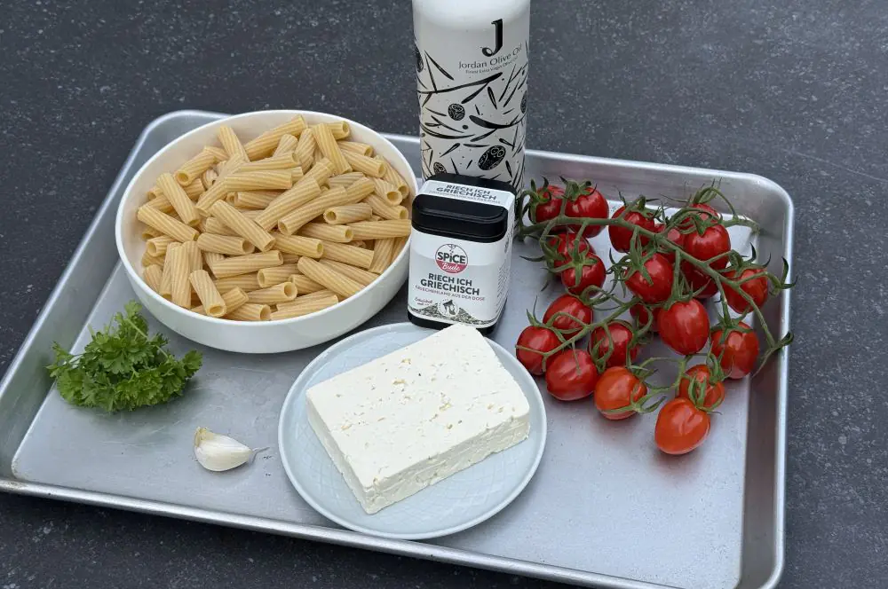 Alle Zutaten für Baked Feta Pasta auf einen Blick