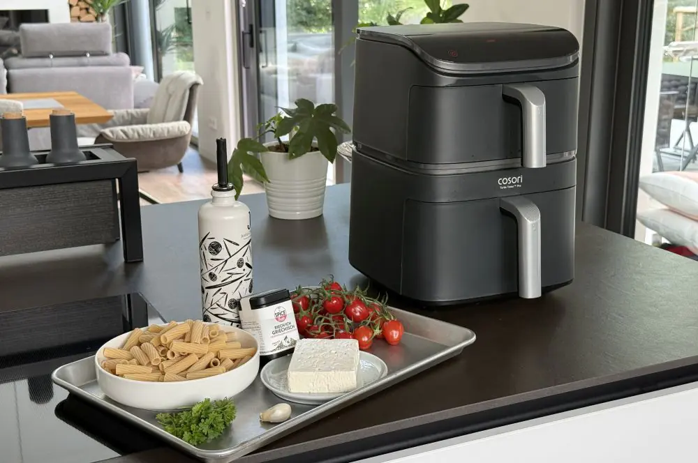 Die gebackenen Feta-Nudeln werden im Air Fryer zubereitet