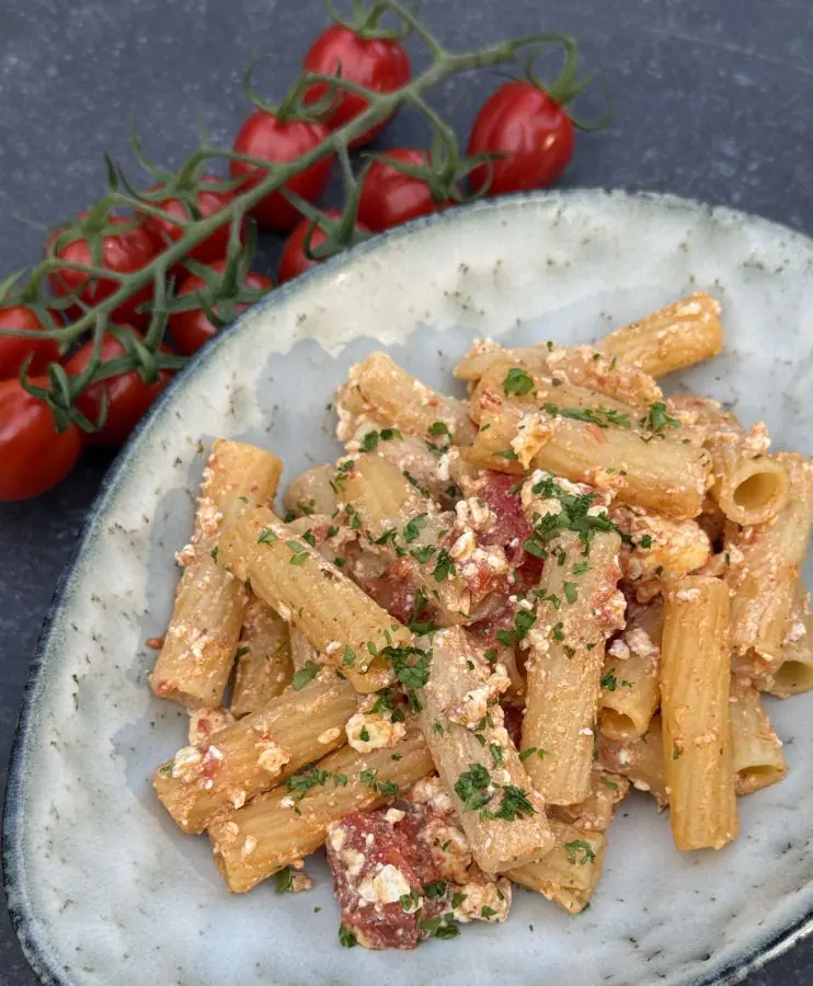 Baked Feta Pasta aus der Heißluftfritteuse