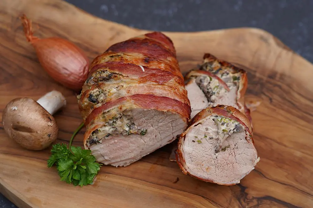 Gefülltes Schweinefilet aus der Heißluftfritteuse 10 Gefülltes Schweinefilet aus der Heißluftfritteuse mit Frischkäse-Champignon-Füllung