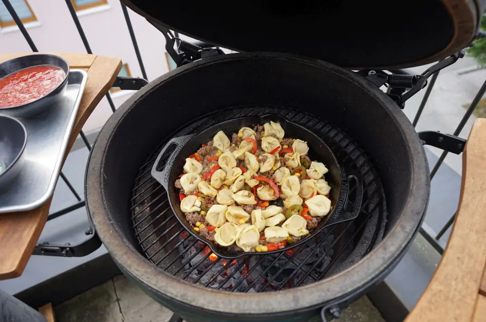 Taco-Tortellini - Mexikanische Tortellini mit Rinderhack 4 Die Tortellini werden untergehoben