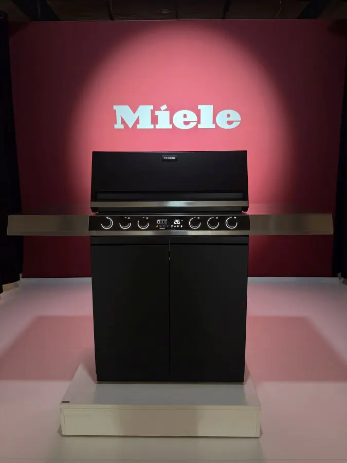 Miele Fire Pro IQ Gasgrill mit Seitentischen
