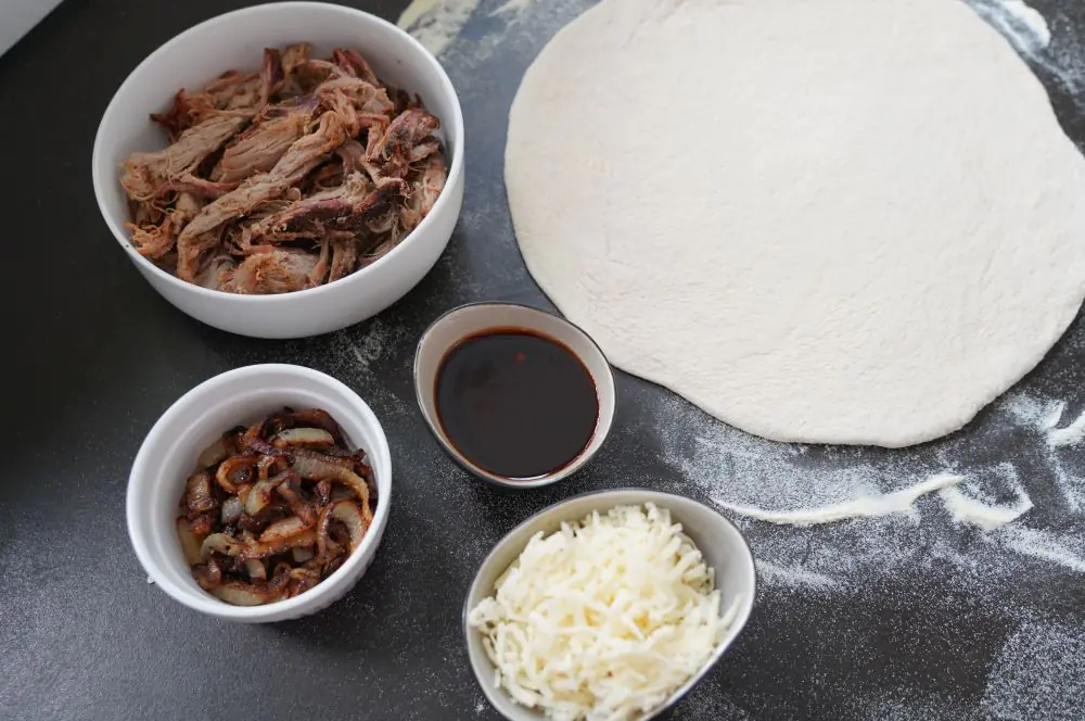 Alle Zutaten für die Pulled Pork Calzone auf einen Blick