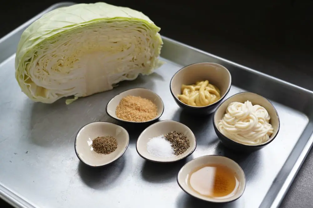 Tennessee Mustard Slaw - Krautsalat mit Senfsauce 1 Alle Zutaten für den Tennessee Mustard Slaw auf einen Blick