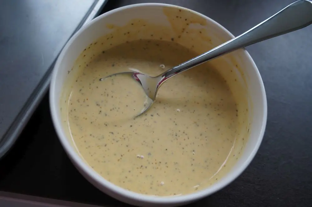 Tennessee Mustard Slaw - Krautsalat mit Senfsauce 2 Die Salatsauce wird angerührt