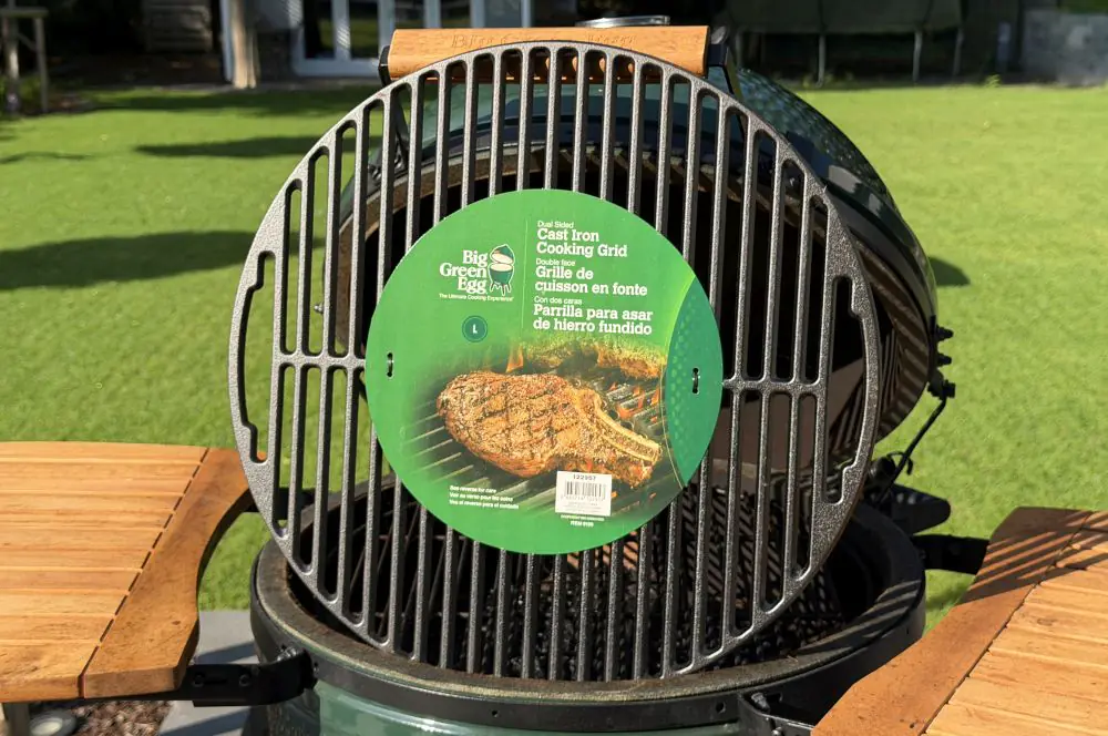 Der Gusseisenrost für das Big Green Egg Large