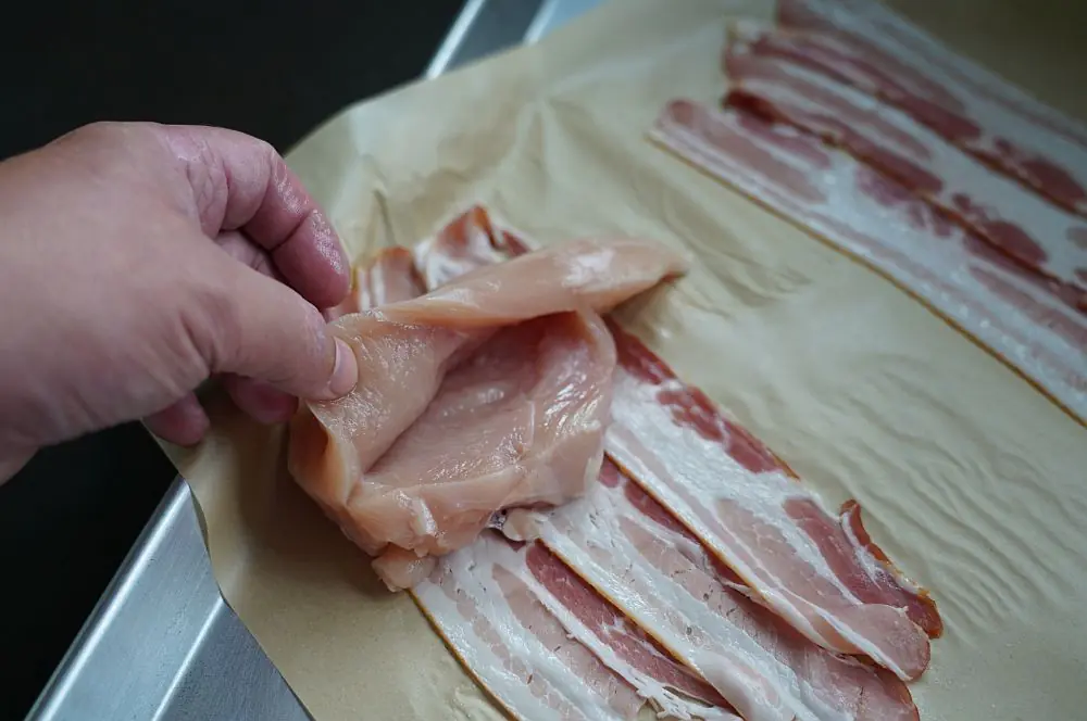 Gefüllte Hähnchenbrust aus der Heißluftfritteuse 4 Die Hähnchenbrust wird aufgeschnitten