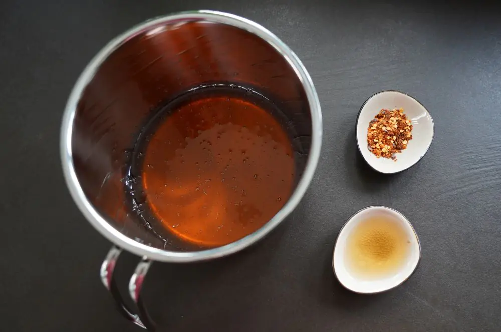 Hot Honey - Rezept für scharfen Honig mit Chili 1 Alle Zutaten für Hot Honey auf einen Blick