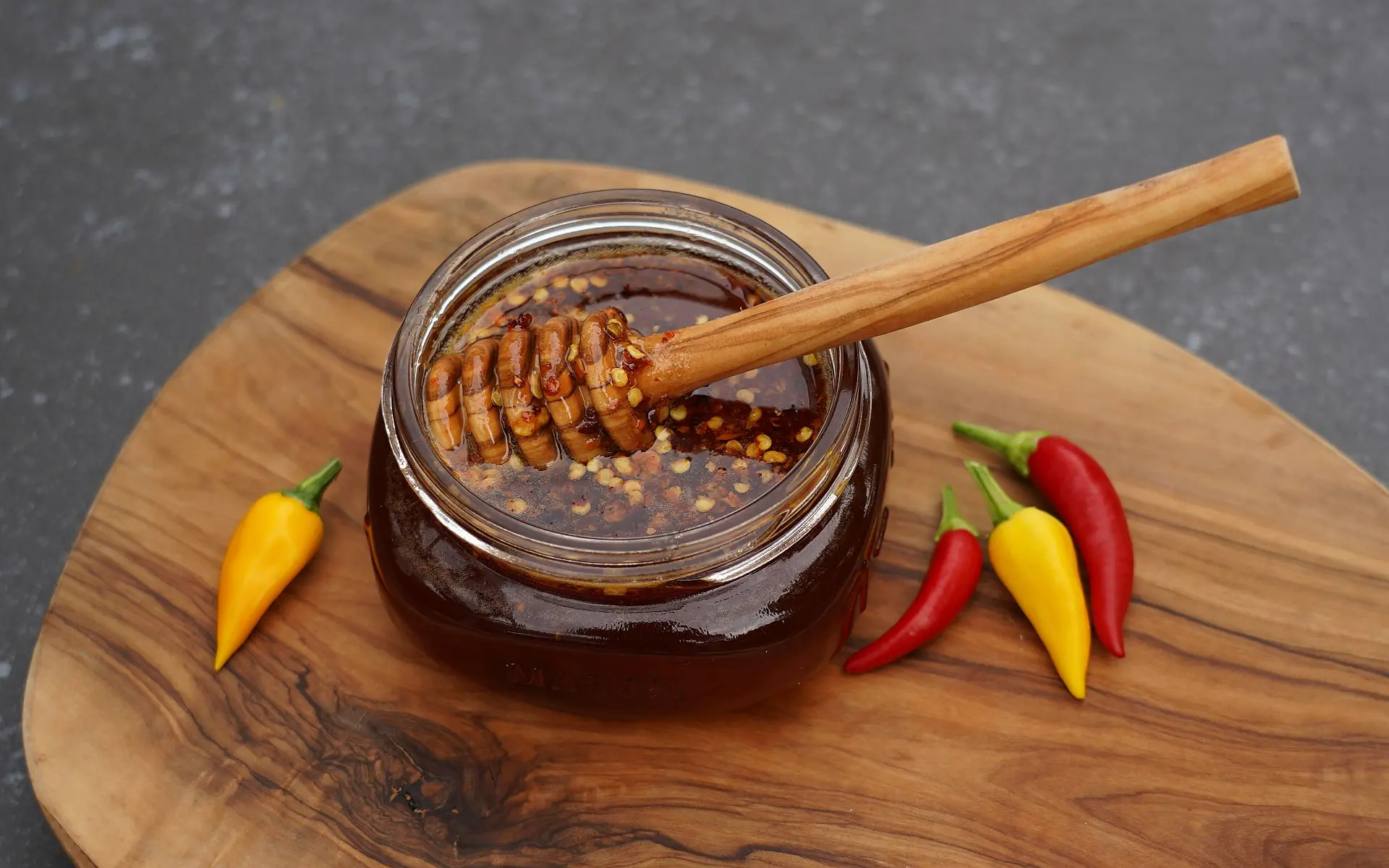 Hot Honey - Rezept für scharfen Honig mit Chili