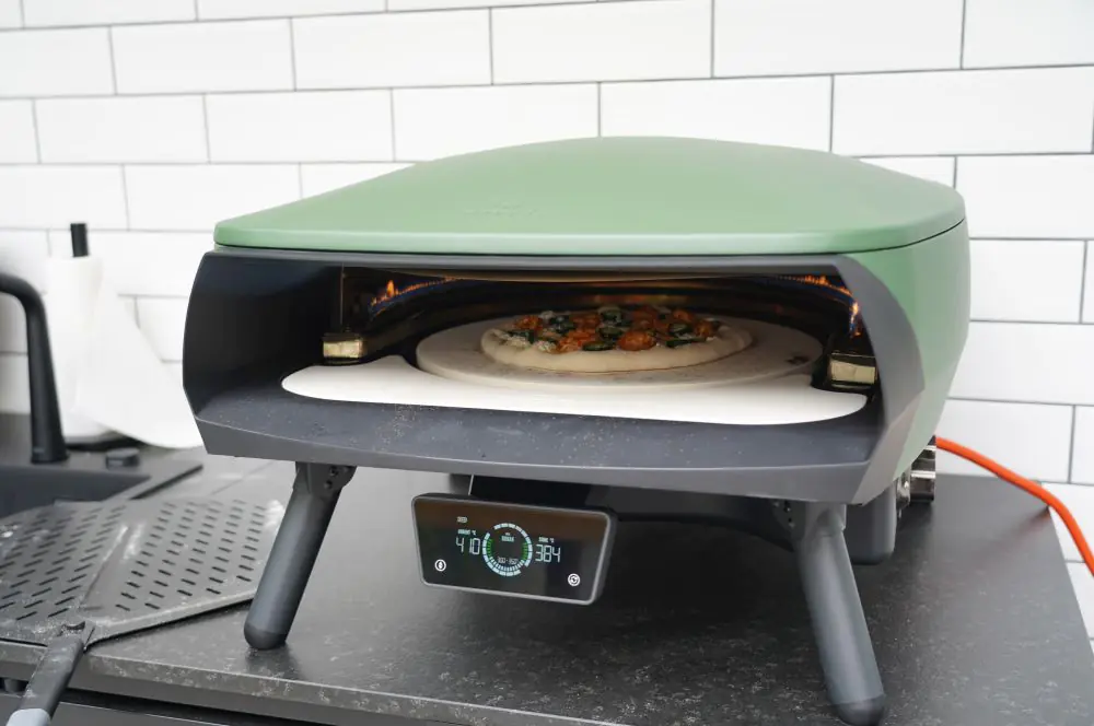 Die Jalapeño Popper Pizza wird im Witt Etna Rotante Control Pizzaofen gebacken