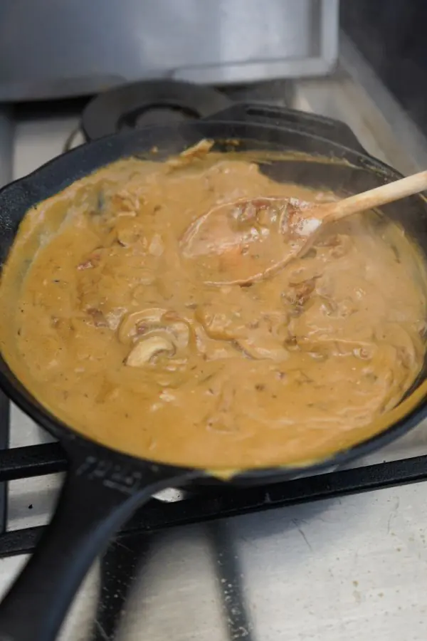 Steak Diane - Filetsteaks mit Cognac-Pilzsauce 4 Die Sauce für das Steak Diane ist fertig