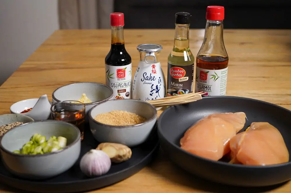 Alle Zutaten für Yakitori-Spieße auf einen Blick
