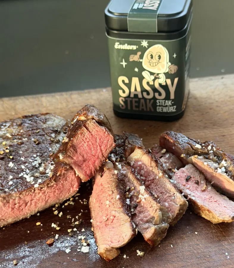 Die Steaks werden perfekt auf dem Enders Elektrogrill