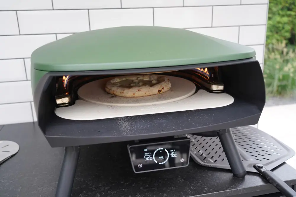 Die Pizza Birne-Gorgonzola wird gebacken