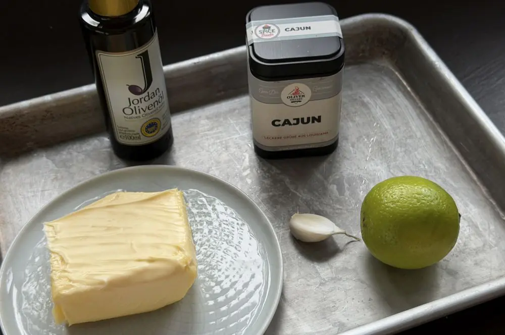 Alle Zutaten für die Cajun-Butter auf einen Blick