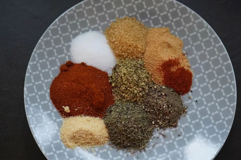 Alle Zutaten für Cajun-Gewürz auf einen Blick