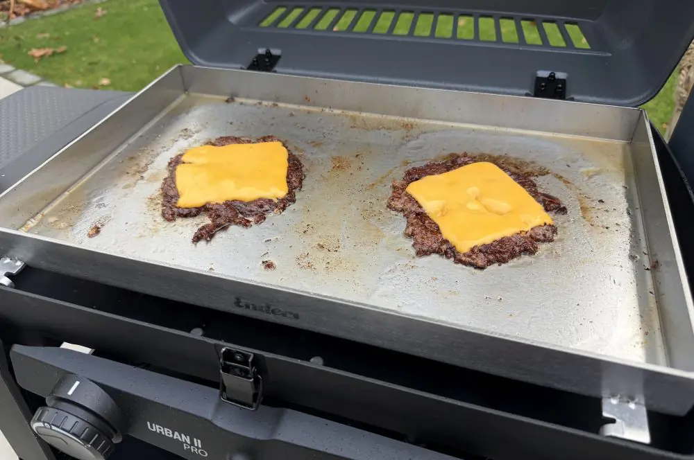 Smashburger auf dem Enders Urban II Pro Gasgrill