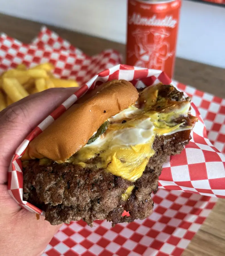Double Smashburger bei Smashly Burger Wien