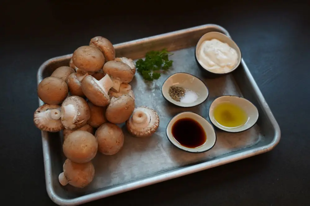 Alle Zutaten für Weihnachtsmarkt-Champignons aus der Heißluftfritteuse auf einem Blick