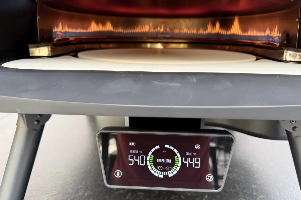 Nach 15 Minuten ist der Pizzaofen 540 °C heiß