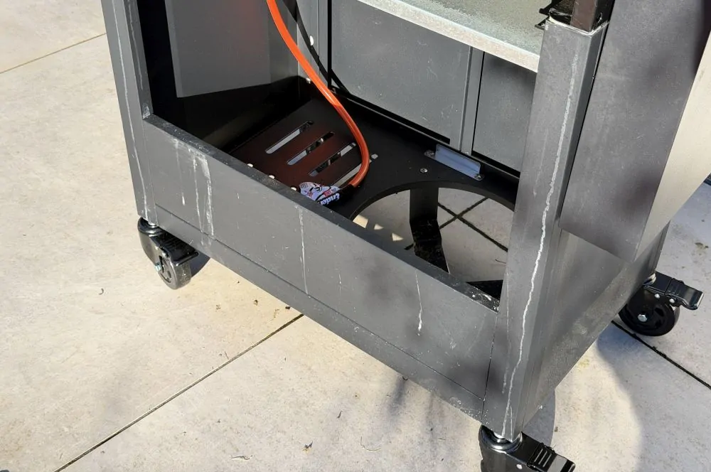 Die vorhandene Rückwand beim Enders Boston Pro Gasgrill