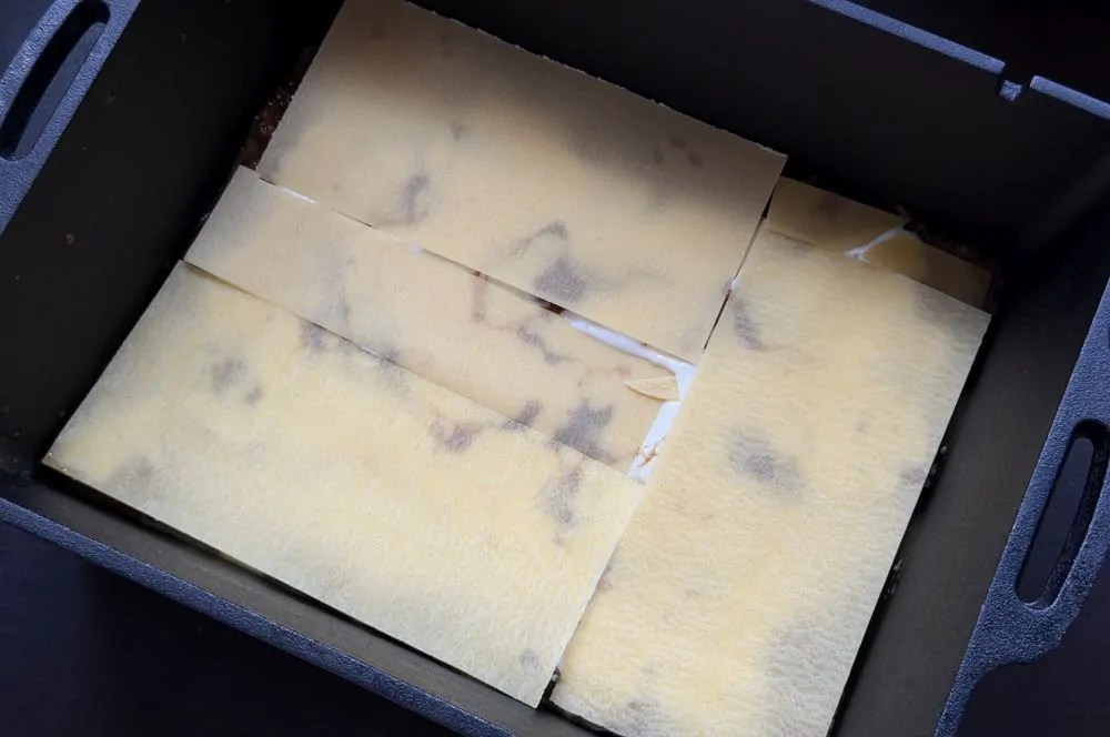 Gulasch-Lasagne - Das herzhaft überbackene Schmorgericht 6 Die Nudelplatten kommen auf die Béchamelsauce