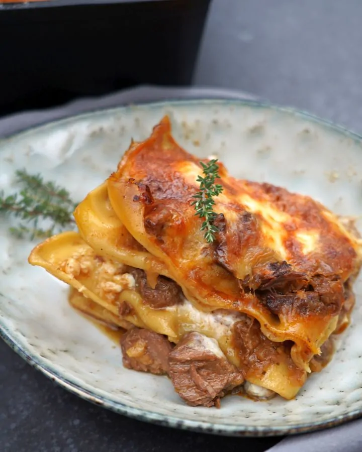 Gulasch-Lasagne - Das herzhaft überbackene Schmorgericht 9 Gulasch-Lasagne aus der Petromax Kastenform
