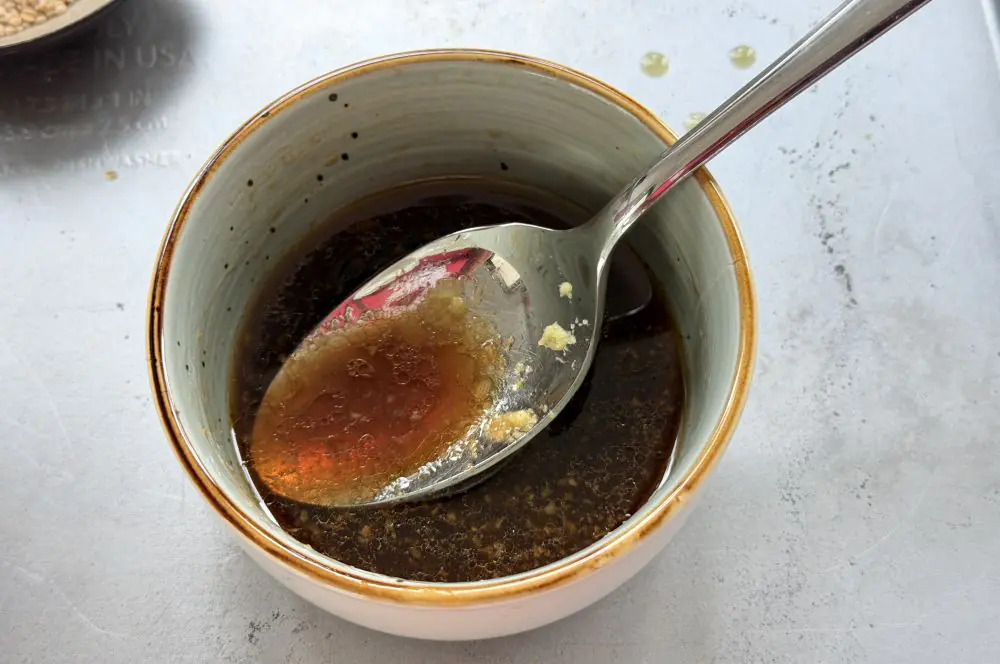 Die Sauce wird angerührt
