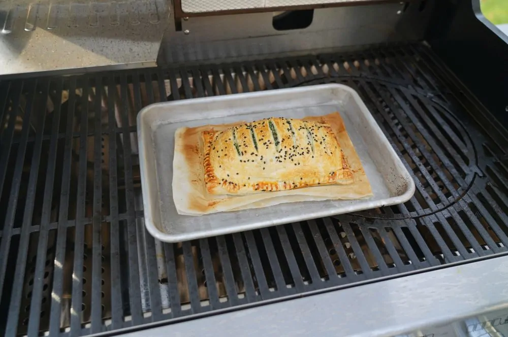 Lachsfilet im Blätterteig vom Grill
