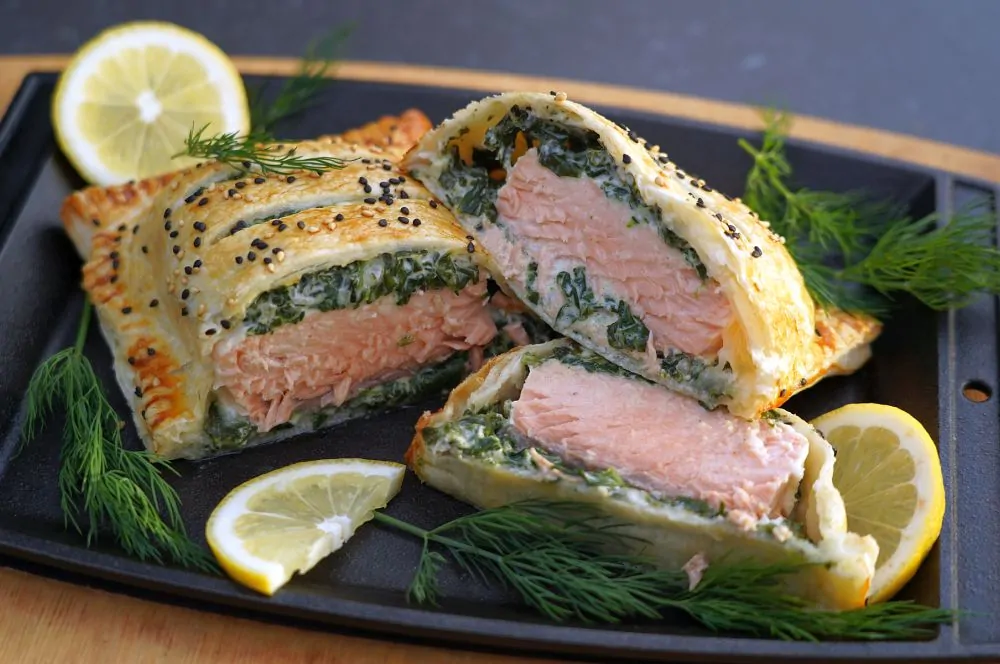 Lachsfilet im Blätterteig - außen knusprig, innen saftig