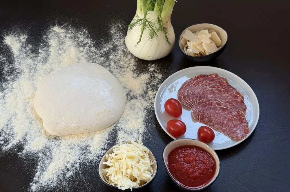 Alle Zutaten für die Fenchel-Pizza auf einen Blick