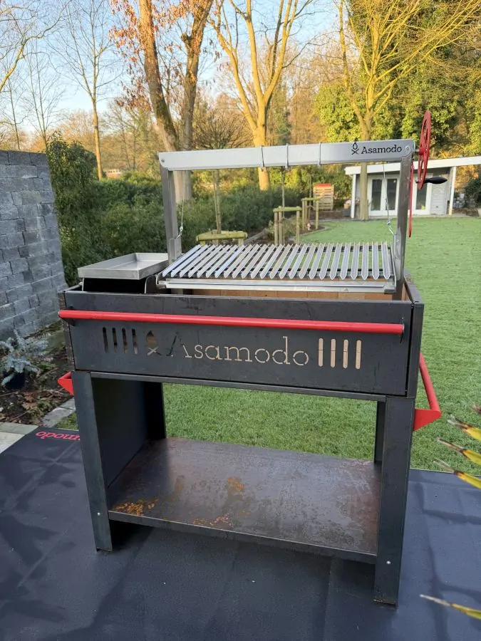 Der Asamado Brasa Corten entwickelt seine Edelrost-Patina