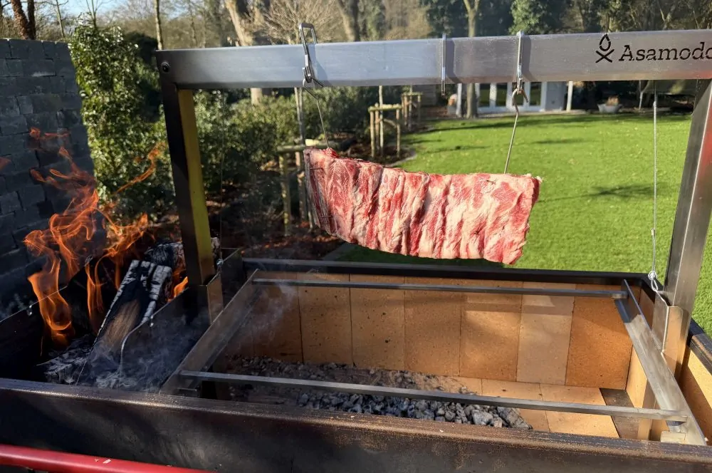 Iberico-Ribs auf dem Asamodo Brasa Corten