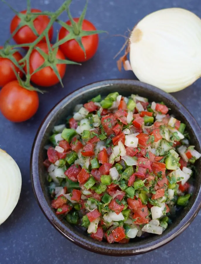 Brasilianische Salsa - Südamerikanische Tomatensalsa 4 Brasilianische Salsa mit Tomaten, Zwiebeln und Paprika