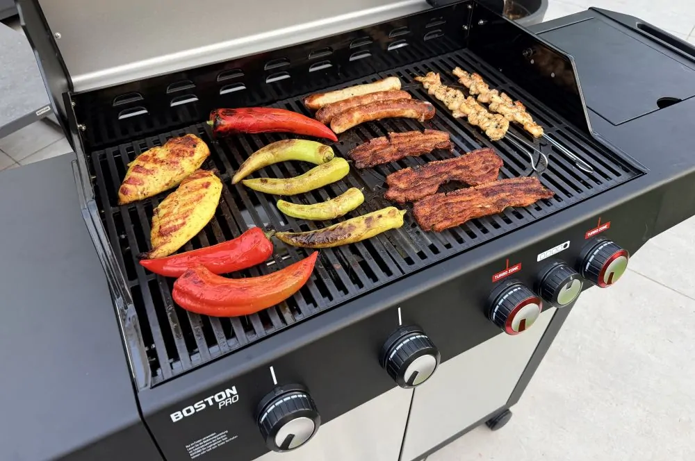 Gemischte Grillplatte auf dem Enders Boston Pro 4 KR Turbo II Gasgrill