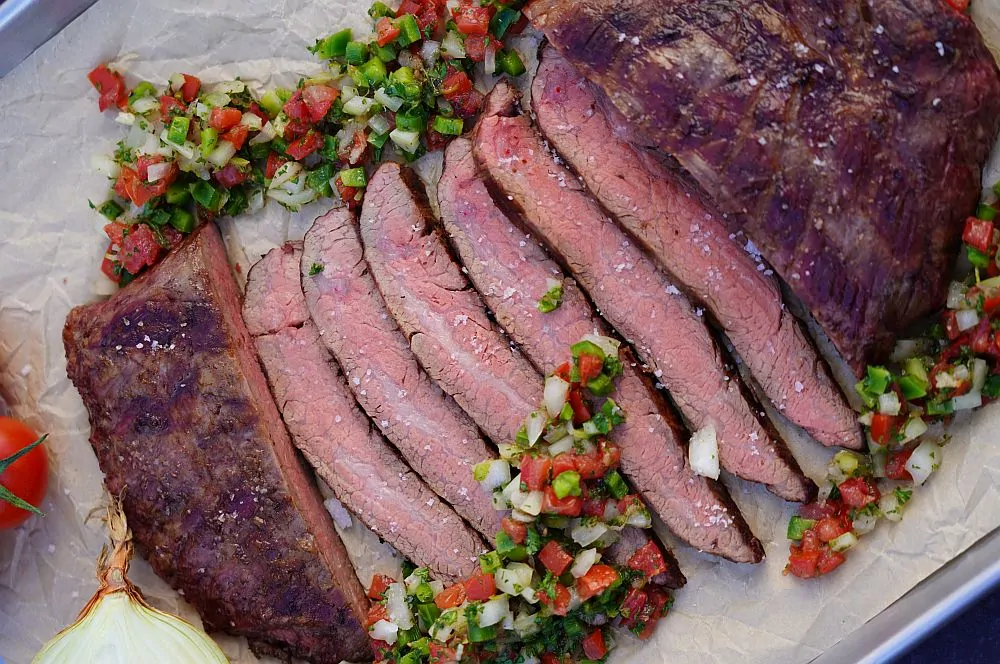 Flanksteak mit brasilianischer Salsa