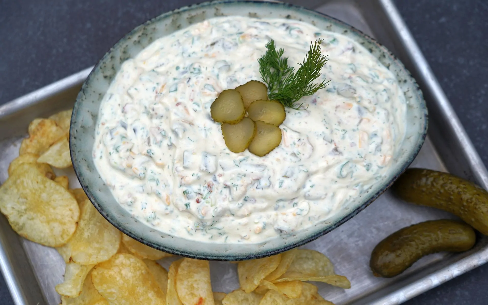 Pickle-Dip: Rezept für den genialen Gurken-Dip