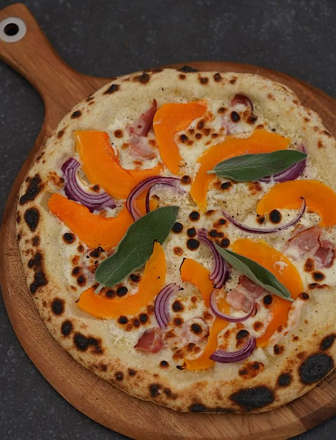 Kürbispizza mit Speck und Salbei 4 Kürbispizza mit Speck und Salbei
