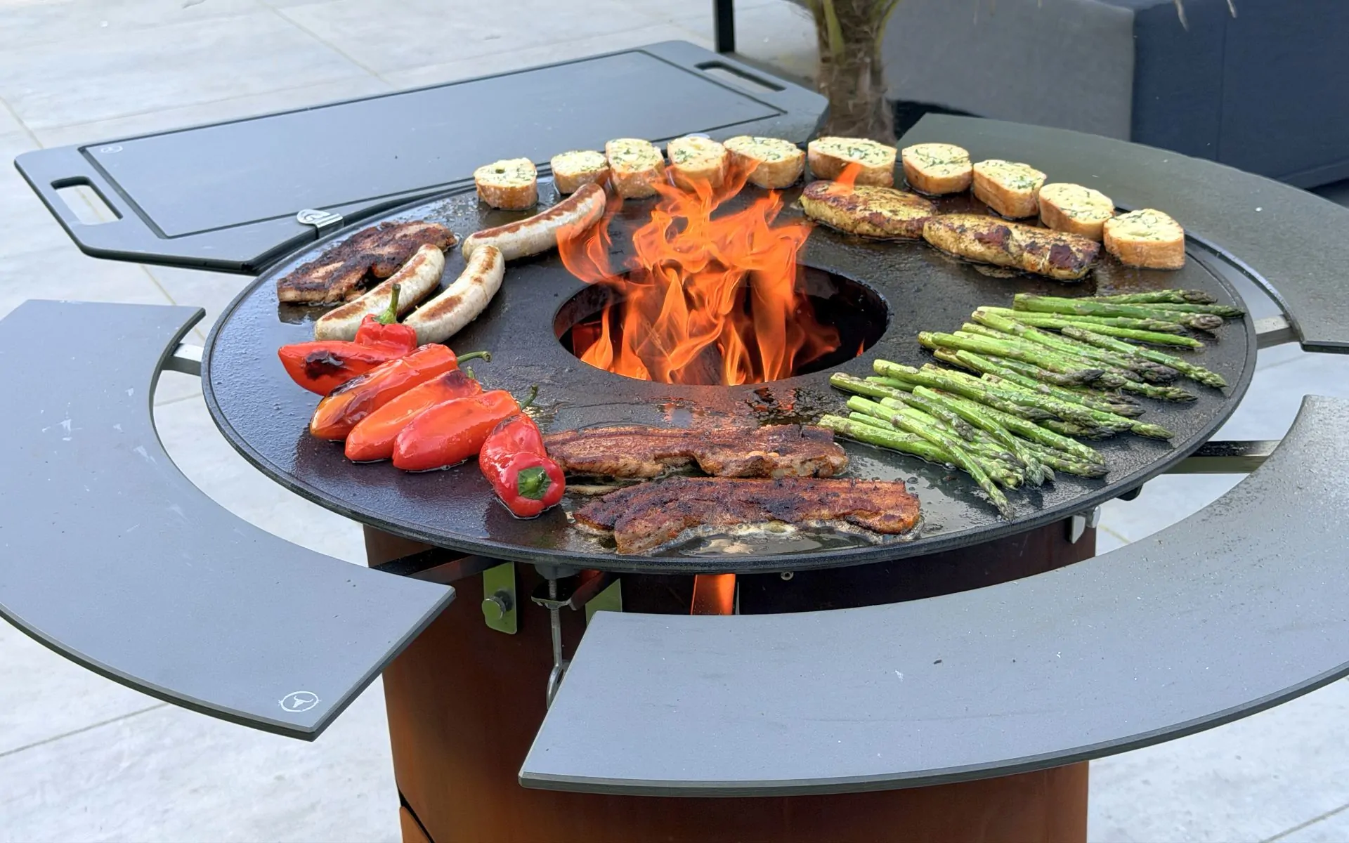 Moesta-BBQ Bandit 2.0 - die Outdoor-Kochstation mit Feuer
