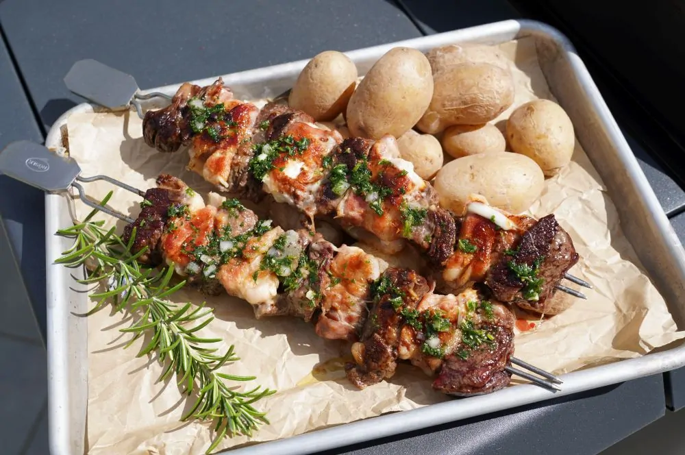 Rindfleischspieße mit Camembert und Bacon 7 Rindfleischspieße mit Camembert und Bacon