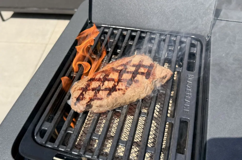 Die Primezone sorgt mit Temperaturen von bis zu 800 °C für perfekte Steaks