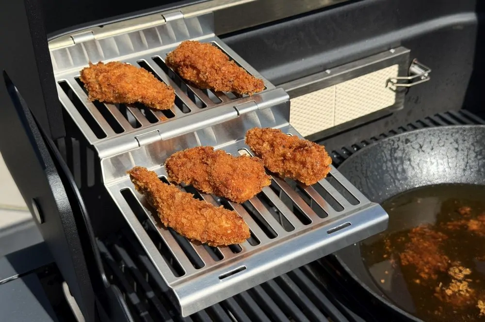 Der mehrteilige Warmhalterost kann beliebig kombiniert werden