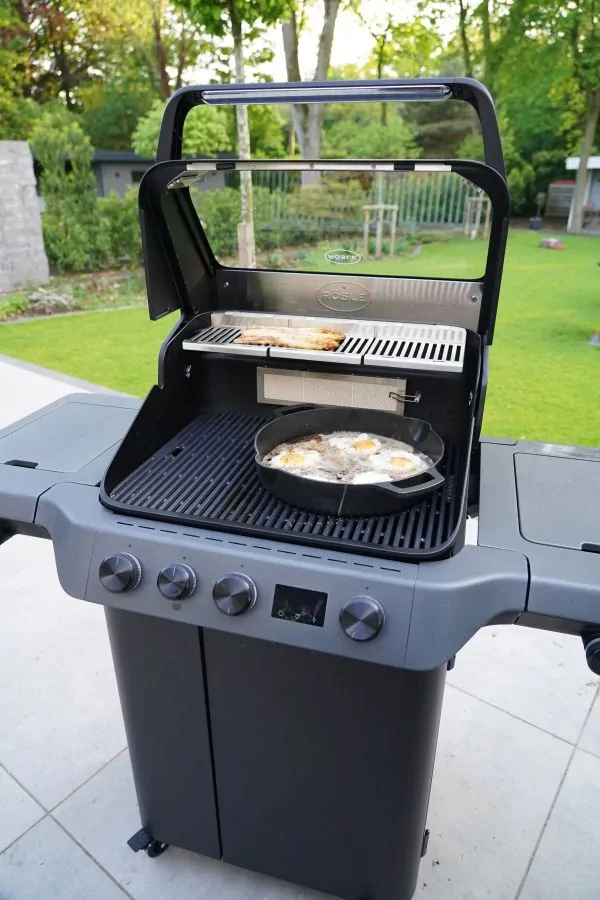 Die Spiegeleier werden gebraten