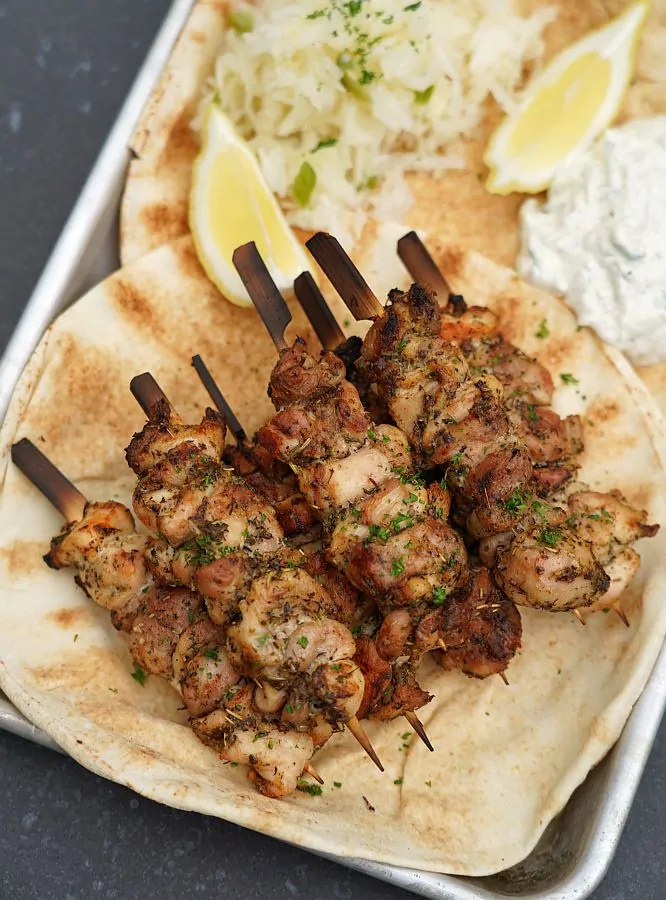 Gyros-Hähnchenspieße mit Tzatziki