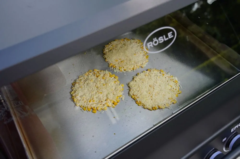 Die Tacos werden auf dem Rösle EPICFLAME Pro 4 Gasgrill gebacken